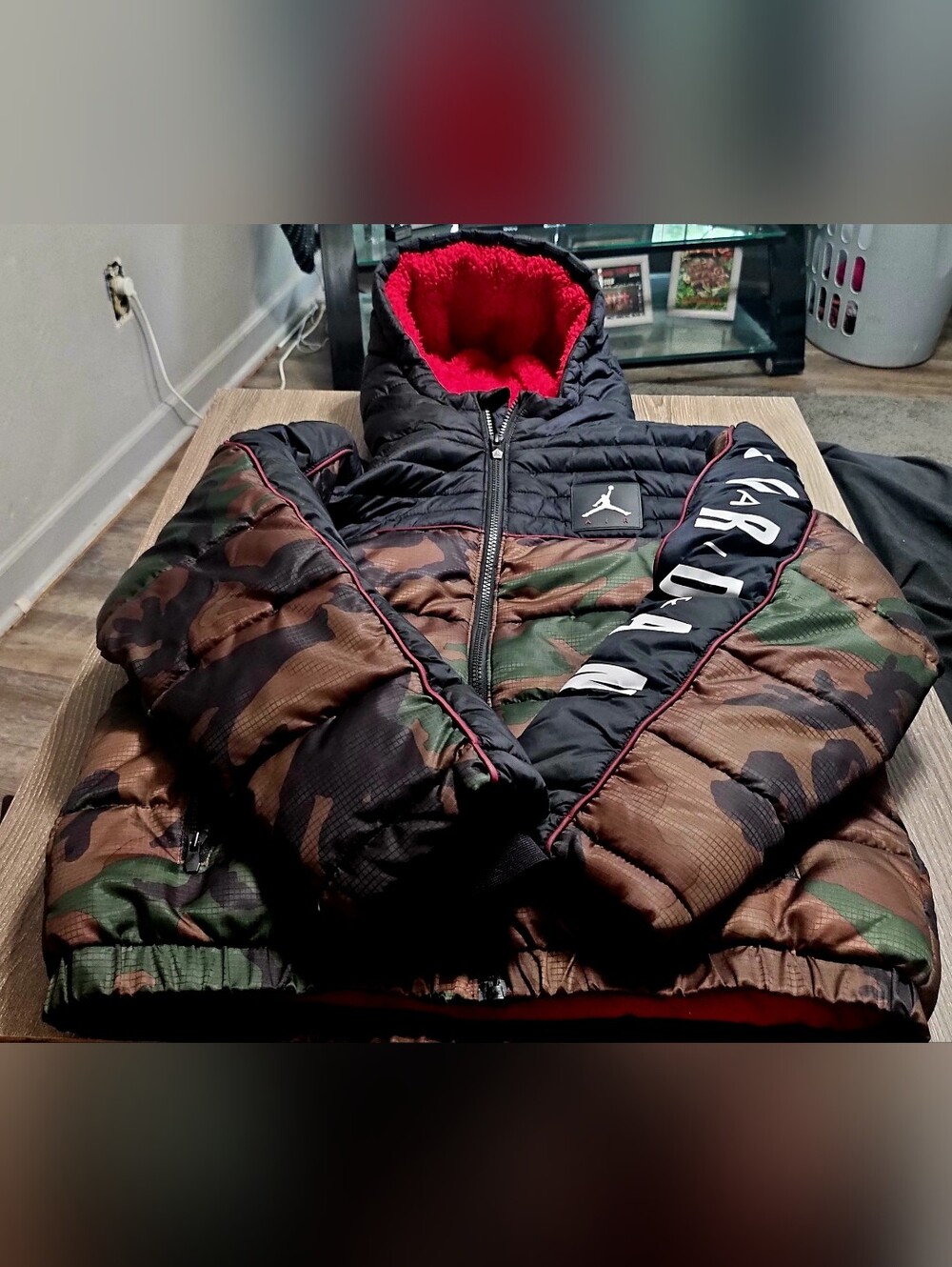 Nike Youth Air Jordan Camo/Black/Red Zip Up Puffer Jacket Size LG (12-13 years)